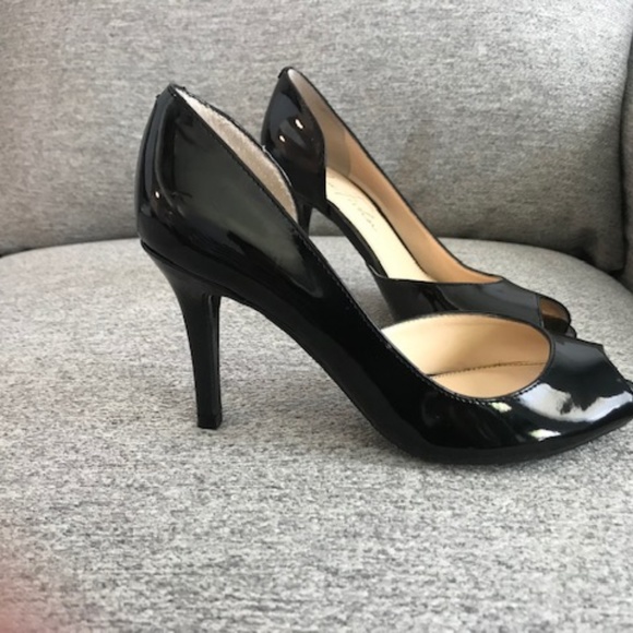Marc Fisher Black Classic Heels Size 5 - Picture 7 of 7